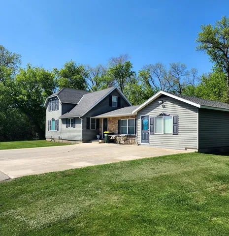 $400,000 | 1910 30th Street Southwest, Willmar, MN 56201