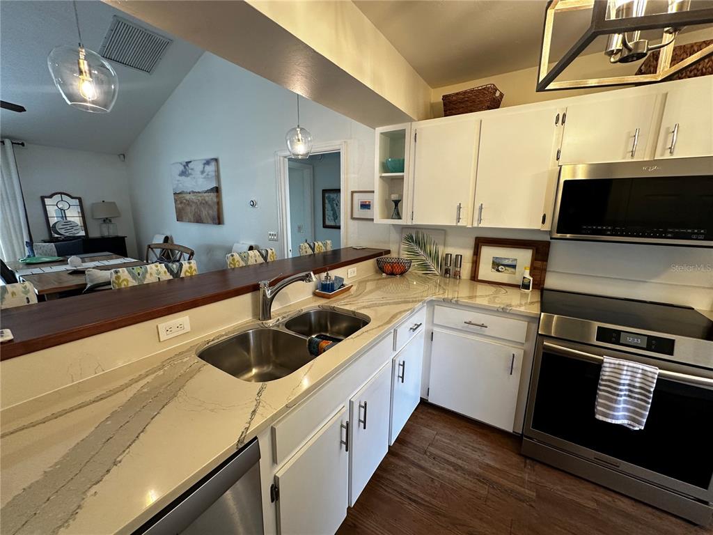 12595 Southeast Sunset Harbor Road Weirsdale, FL 32195 - Photo 16 of 30