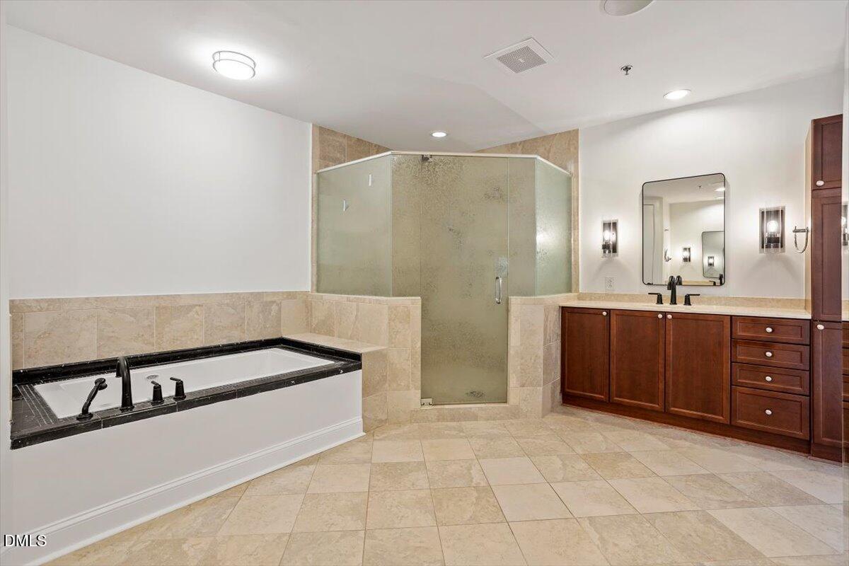 618 North Boylan Avenue, Unit 924 Raleigh, NC 27603 - Photo 18 of 33 a spacious bathroom with a tub sink and mirror