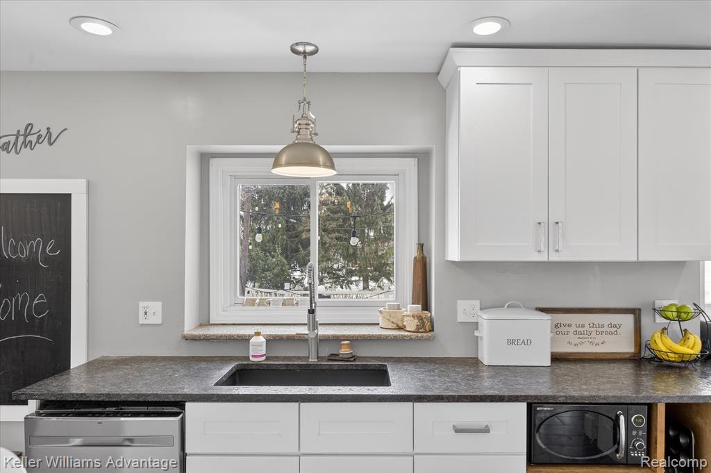 47707 Rochester Drive Novi, MI 48374 - Photo 8 of 47 Gallery Image 8