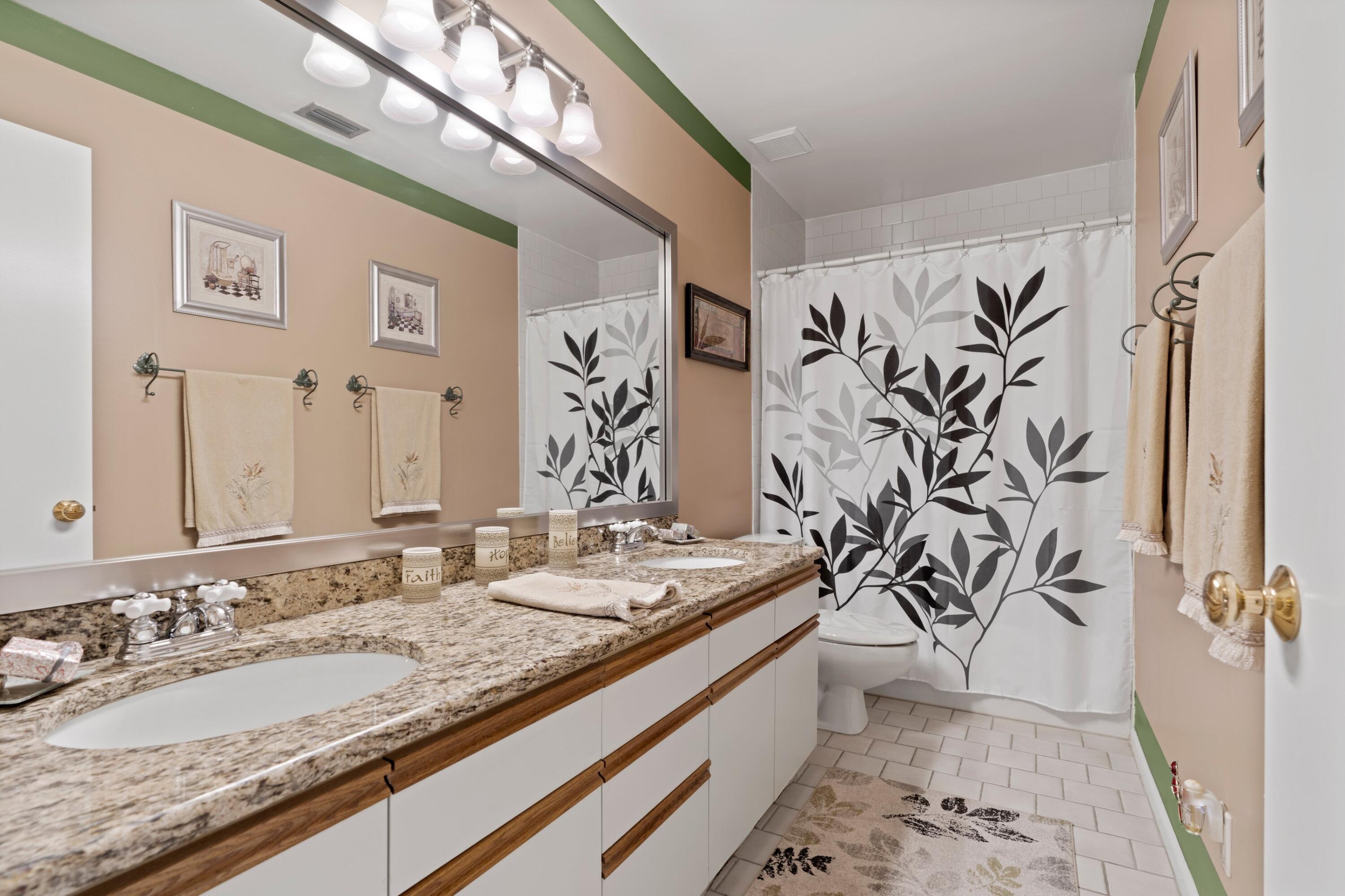 7619 West Country Club Boulevard Boca Raton, FL 33487 - Photo 11 of 30 Bathroom 2
