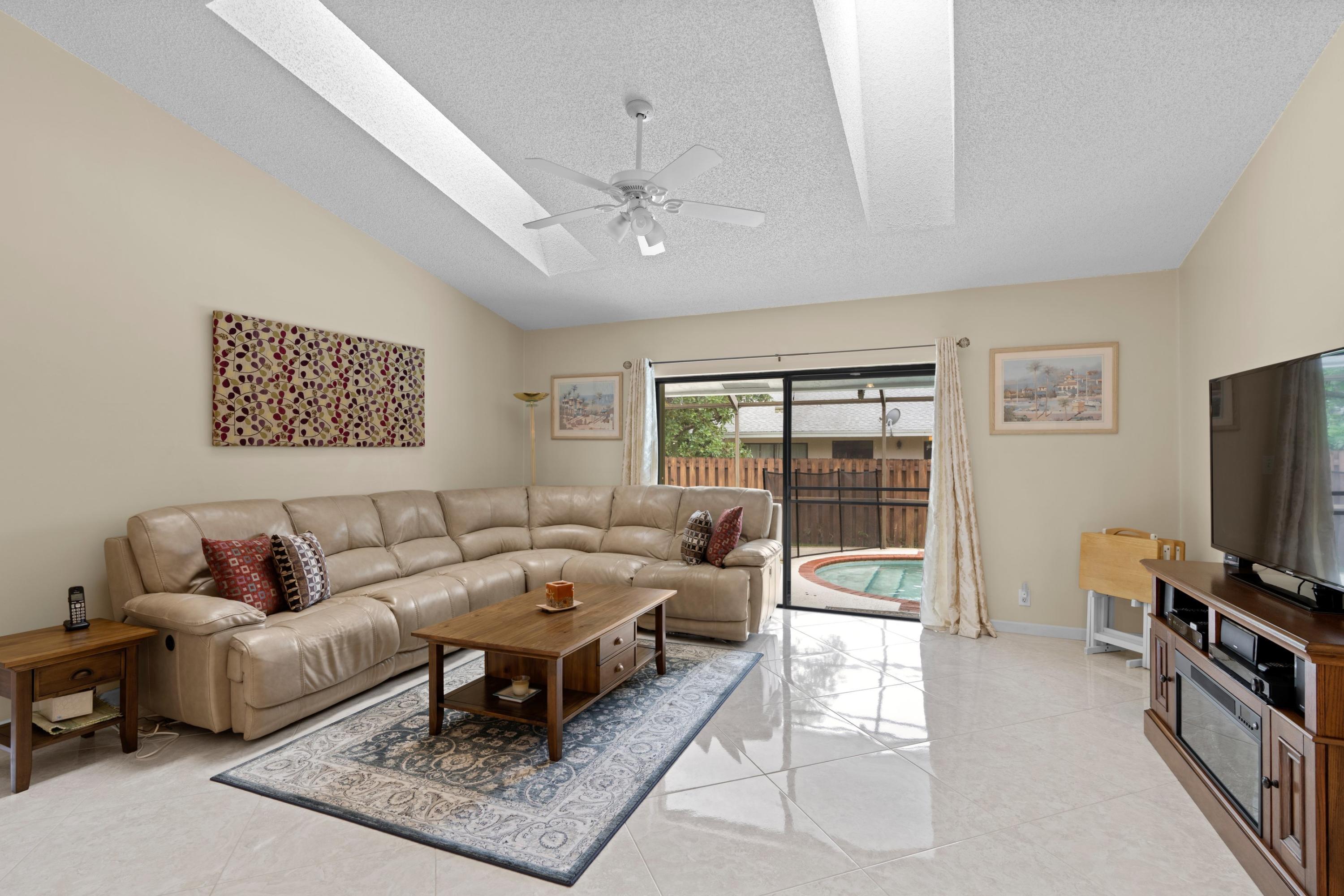 7619 West Country Club Boulevard Boca Raton, FL 33487 - Photo 3 of 30 Family Room