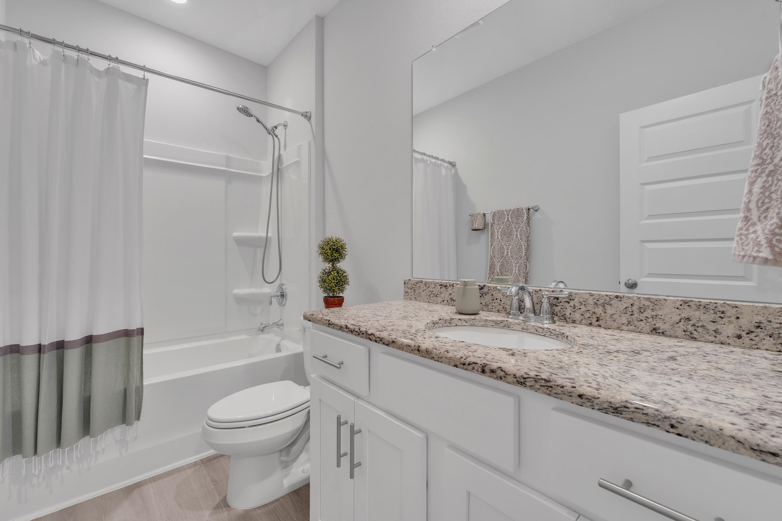 8774 Primland Boulevard Foley, AL 36535 - Photo 35 of 49 Bathroom