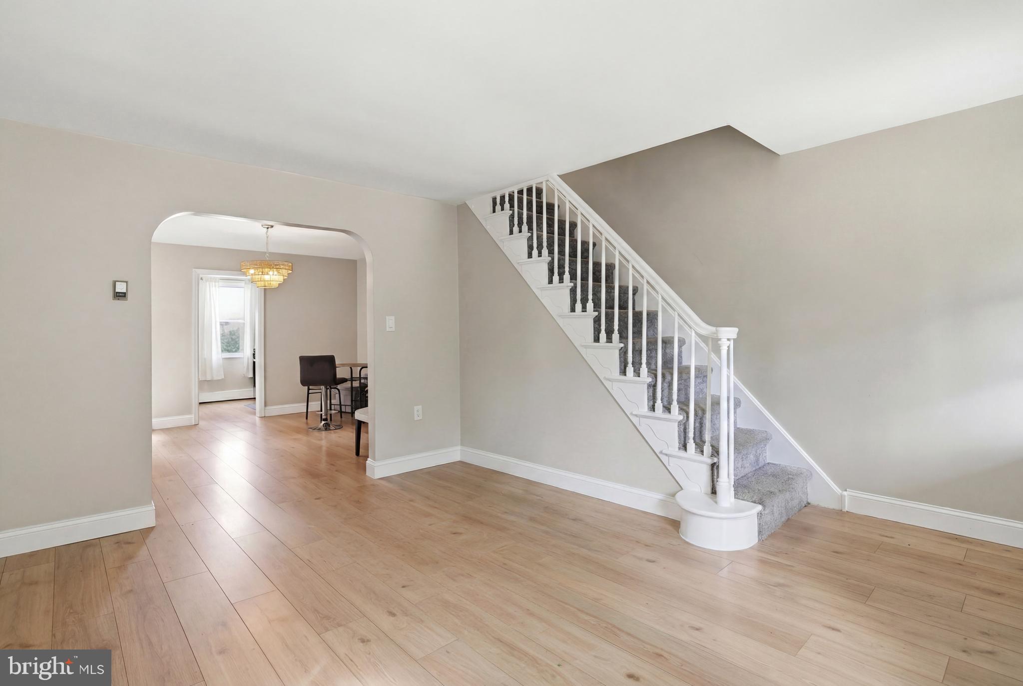 241 Fairview Road Crum Lynne, PA 19022 - Photo 6 of 22 Living Room