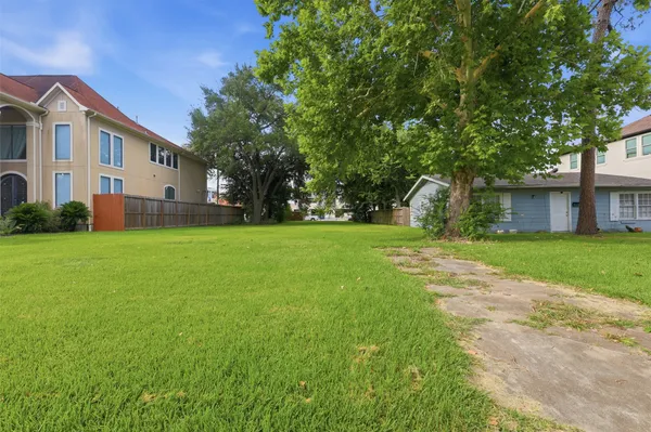 $649,000 | 5115 Locust Street, Bellaire, TX 77401