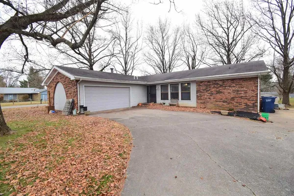 $139,000 | 69 Cherry Drive, Mount Vernon, IL 62864