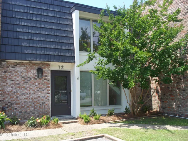 $2,000 | 527 Front Beach Drive, Ocean Springs, MS 39564