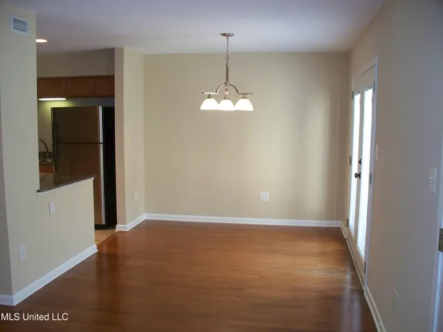 $2,000 | 527 Front Beach Drive, Ocean Springs, MS 39564