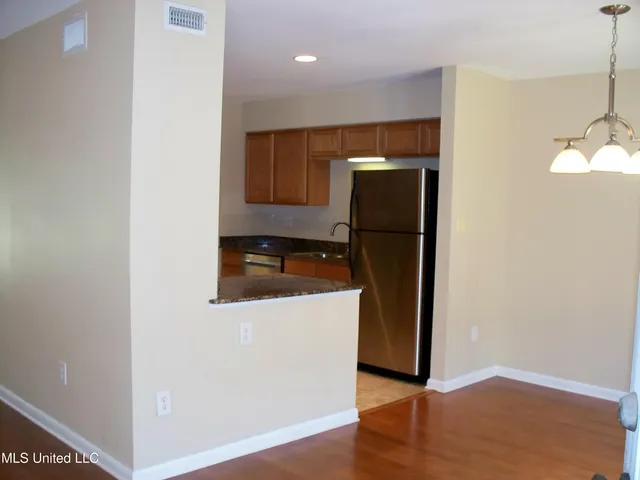 $2,000 | 527 Front Beach Drive, Ocean Springs, MS 39564