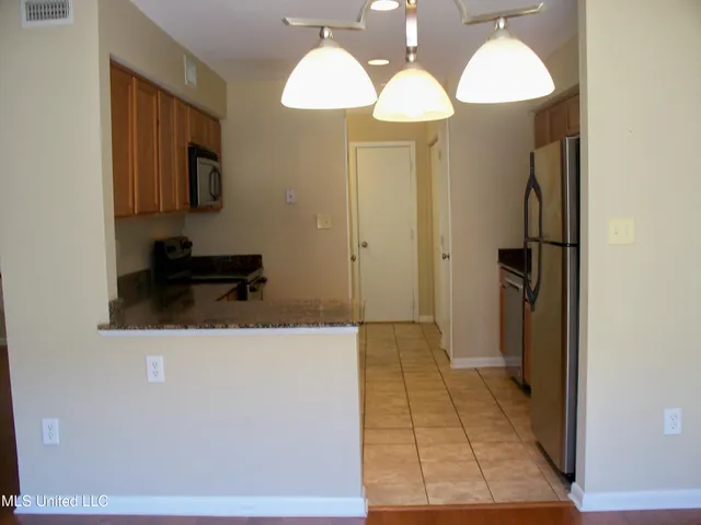 $2,000 | 527 Front Beach Drive, Ocean Springs, MS 39564