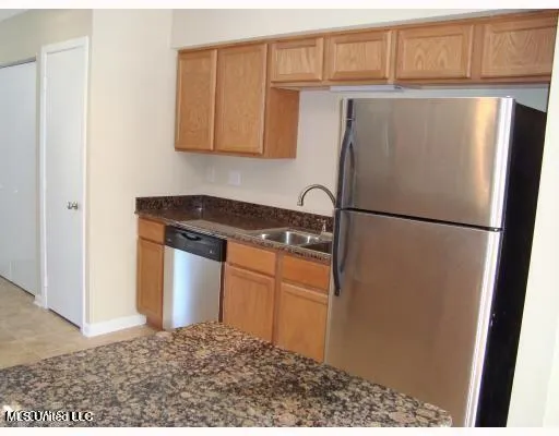 $2,000 | 527 Front Beach Drive, Ocean Springs, MS 39564