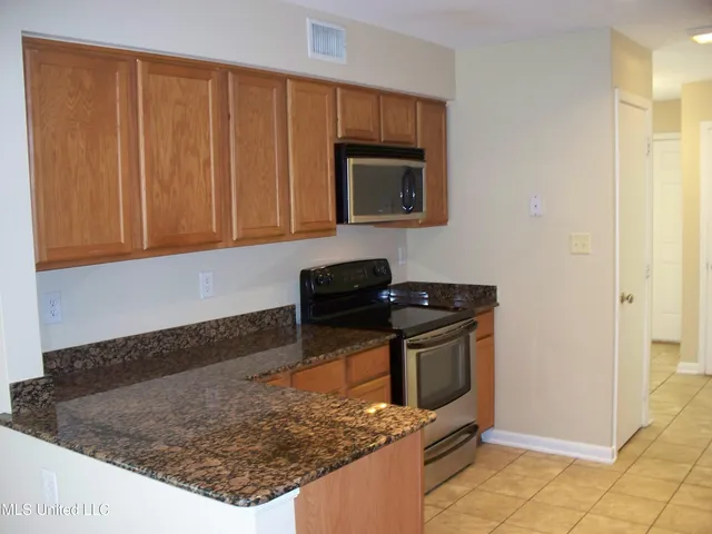 $2,000 | 527 Front Beach Drive, Ocean Springs, MS 39564