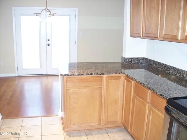 $2,000 | 527 Front Beach Drive, Ocean Springs, MS 39564