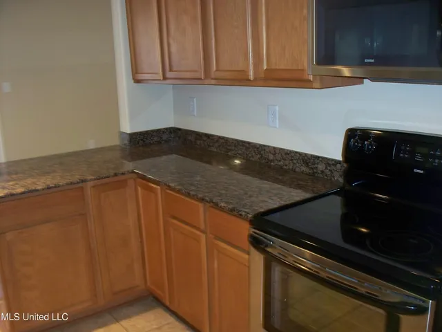 $2,000 | 527 Front Beach Drive, Ocean Springs, MS 39564