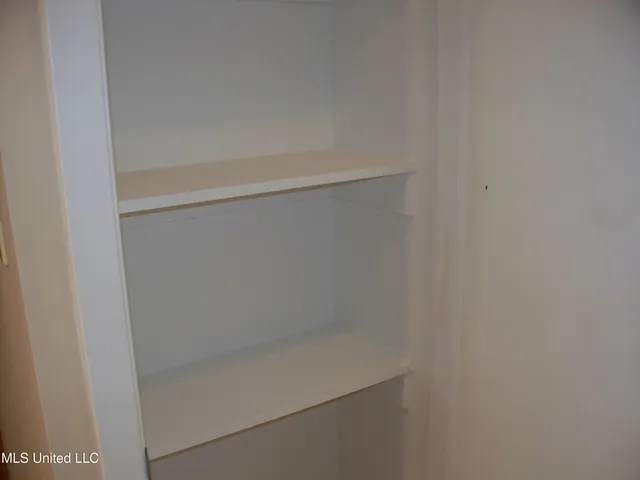 $2,000 | 527 Front Beach Drive, Ocean Springs, MS 39564