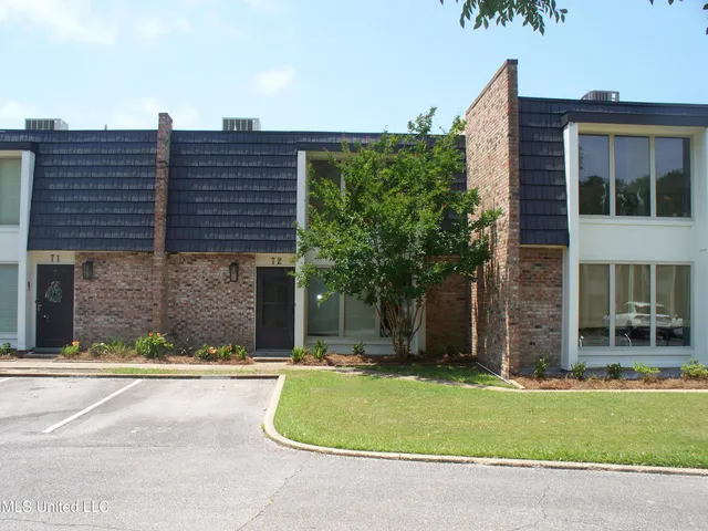 $2,000 | 527 Front Beach Drive, Ocean Springs, MS 39564