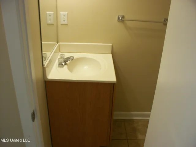 $2,000 | 527 Front Beach Drive, Ocean Springs, MS 39564