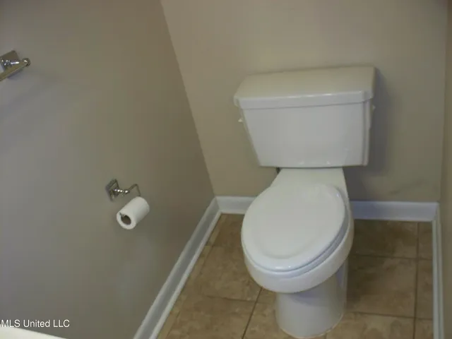 $2,000 | 527 Front Beach Drive, Ocean Springs, MS 39564