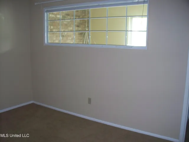 $2,000 | 527 Front Beach Drive, Ocean Springs, MS 39564