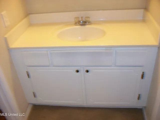 $2,000 | 527 Front Beach Drive, Ocean Springs, MS 39564