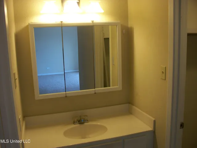 $2,000 | 527 Front Beach Drive, Ocean Springs, MS 39564