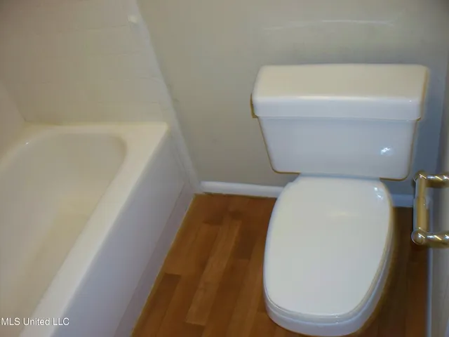 $2,000 | 527 Front Beach Drive, Ocean Springs, MS 39564