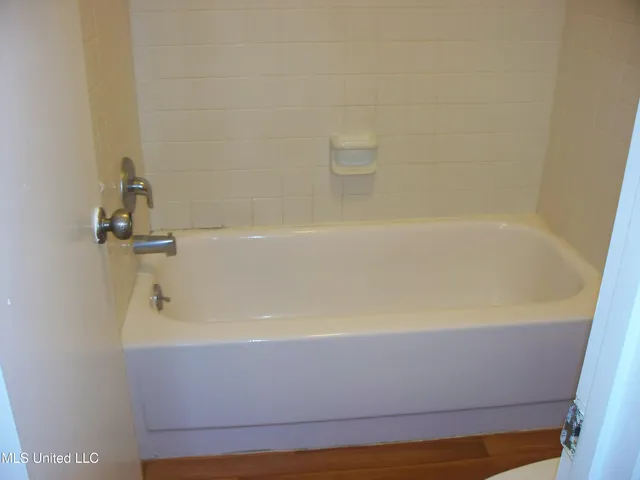 $2,000 | 527 Front Beach Drive, Ocean Springs, MS 39564