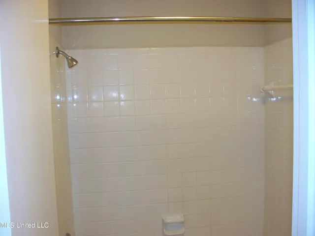 $2,000 | 527 Front Beach Drive, Ocean Springs, MS 39564