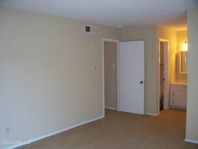 $2,000 | 527 Front Beach Drive, Ocean Springs, MS 39564