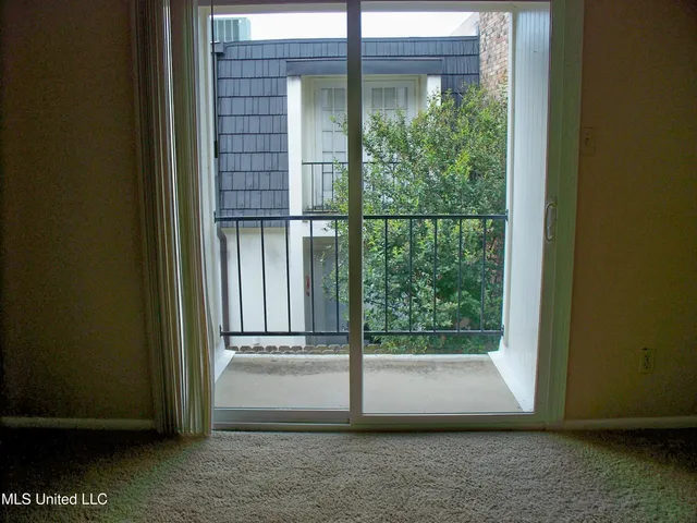 $2,000 | 527 Front Beach Drive, Ocean Springs, MS 39564