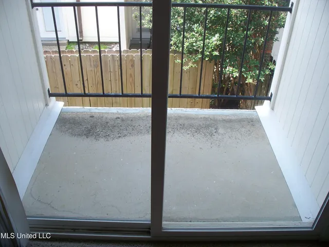 $2,000 | 527 Front Beach Drive, Ocean Springs, MS 39564