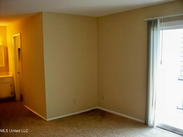 $2,000 | 527 Front Beach Drive, Ocean Springs, MS 39564