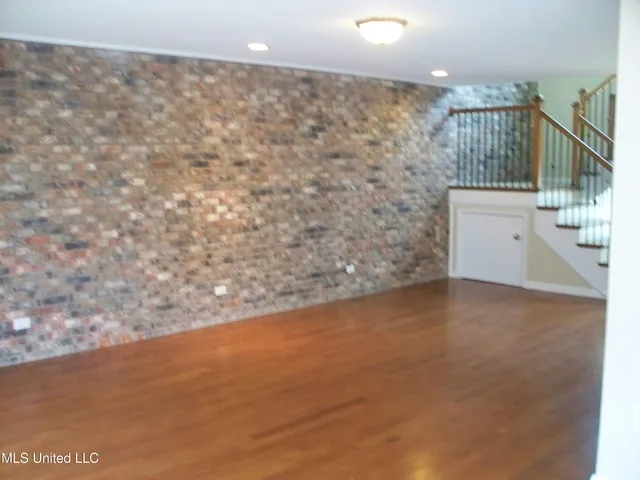 $2,000 | 527 Front Beach Drive, Ocean Springs, MS 39564