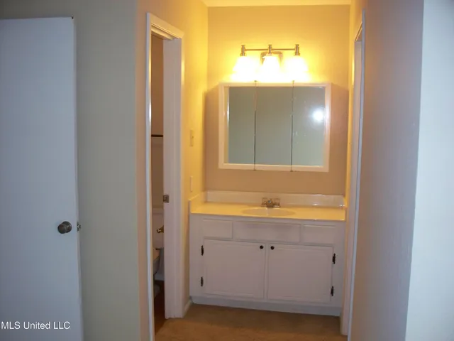 $2,000 | 527 Front Beach Drive, Ocean Springs, MS 39564