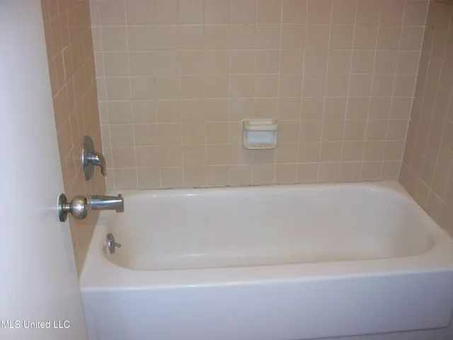 $2,000 | 527 Front Beach Drive, Ocean Springs, MS 39564