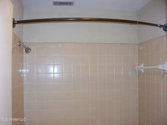 $2,000 | 527 Front Beach Drive, Ocean Springs, MS 39564