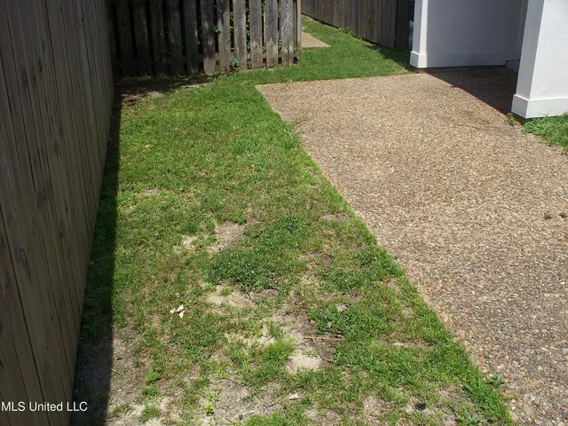 $2,000 | 527 Front Beach Drive, Ocean Springs, MS 39564