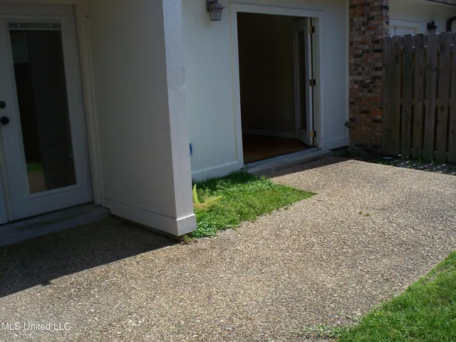 $2,000 | 527 Front Beach Drive, Ocean Springs, MS 39564