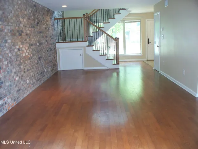 $2,000 | 527 Front Beach Drive, Ocean Springs, MS 39564