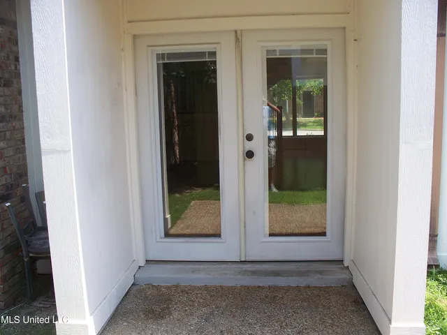 $2,000 | 527 Front Beach Drive, Ocean Springs, MS 39564