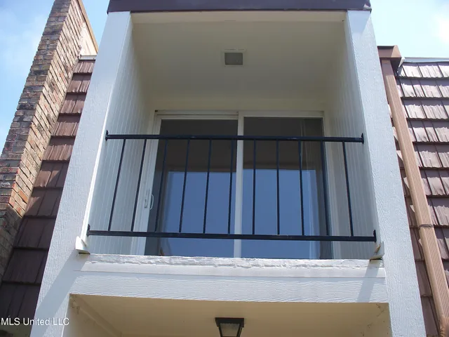 $2,000 | 527 Front Beach Drive, Ocean Springs, MS 39564