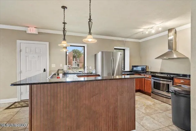 $2,000 | 527 Front Beach Drive, Ocean Springs, MS 39564