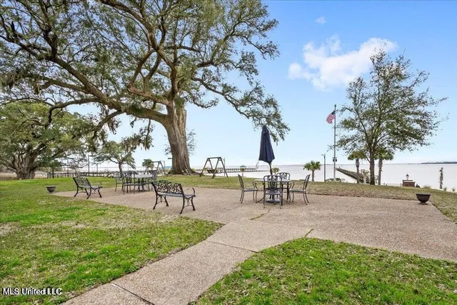 $2,000 | 527 Front Beach Drive, Ocean Springs, MS 39564