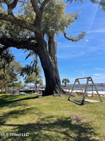 $2,000 | 527 Front Beach Drive, Ocean Springs, MS 39564