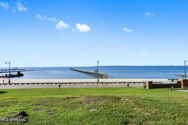 $2,000 | 527 Front Beach Drive, Ocean Springs, MS 39564