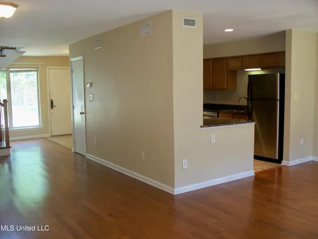 $2,000 | 527 Front Beach Drive, Ocean Springs, MS 39564