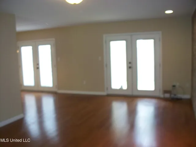 $2,000 | 527 Front Beach Drive, Ocean Springs, MS 39564