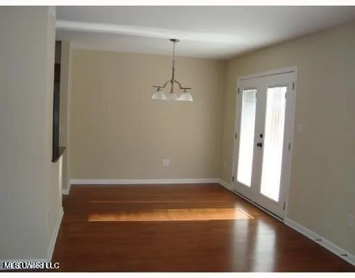 $2,000 | 527 Front Beach Drive, Ocean Springs, MS 39564