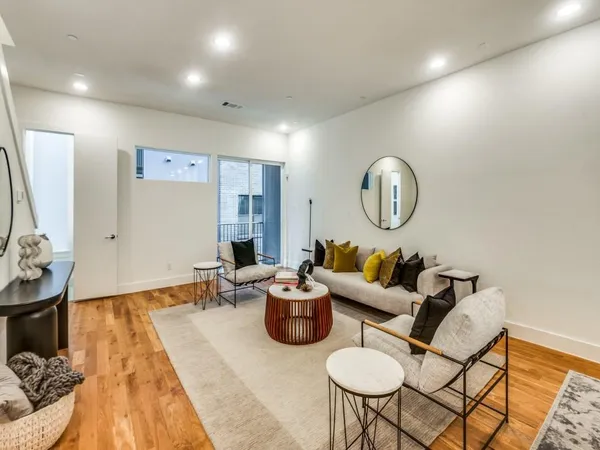 $624,000 | 426 West 9th Street, Unit 105, Dallas, TX 75208