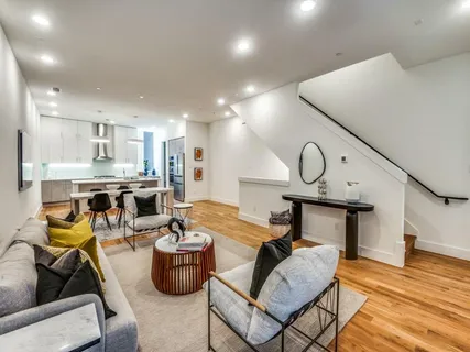 $624,000 | 426 West 9th Street, Unit 105, Dallas, TX 75208